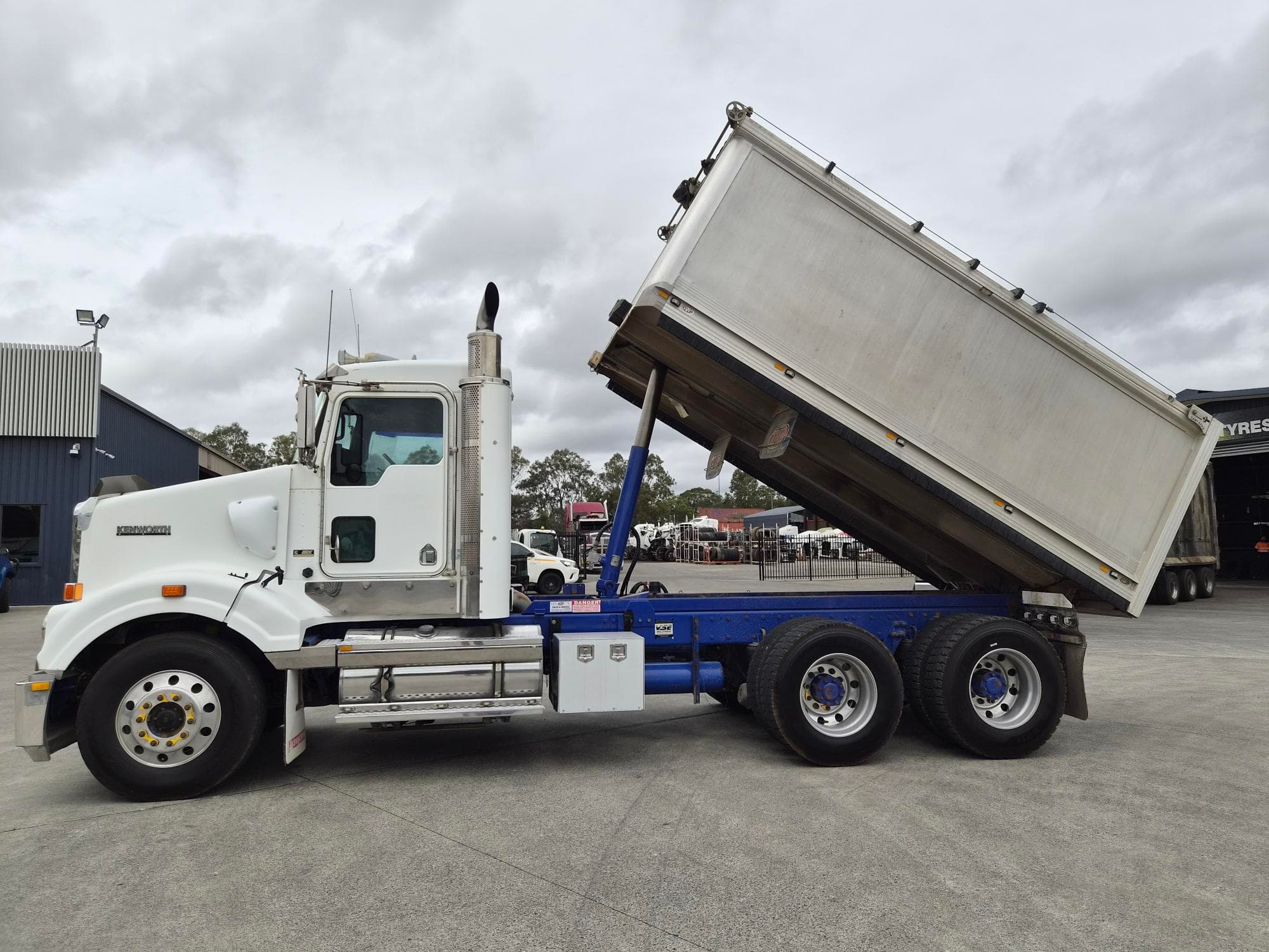 2010 KENWORTH T408 SAR TIPPER WITH ENGINE HISTORY (Copy)