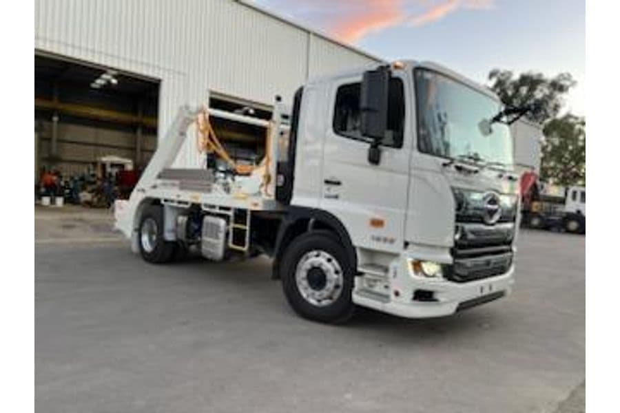 2026 Hino 700 Series FH 1832 Skip Bin Loader (White)