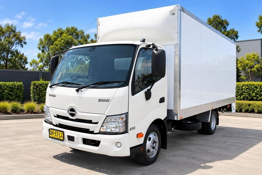 2023 Hino 300 Series 616 Pantech (White)