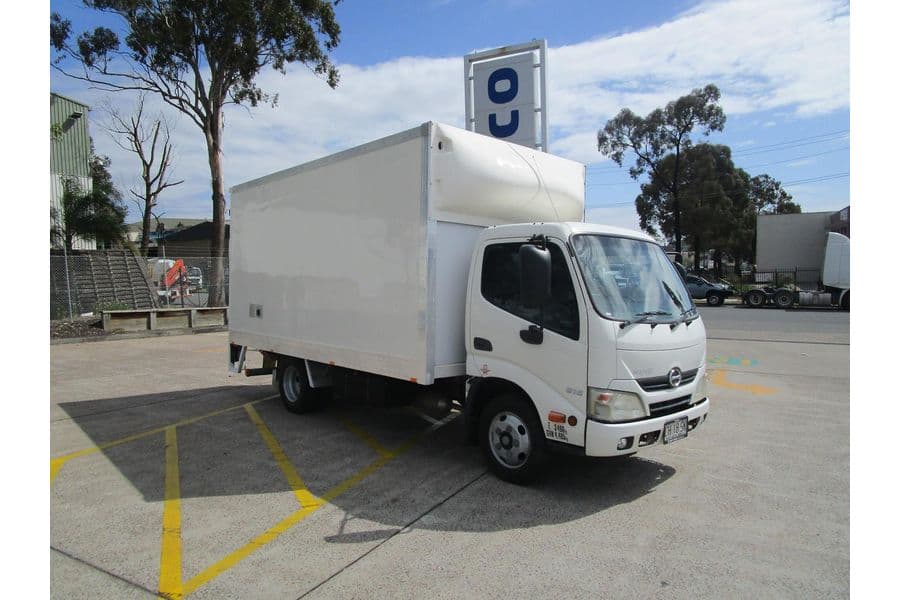 2016 Hino 300 Series 616 Short IFS Pantech (White)