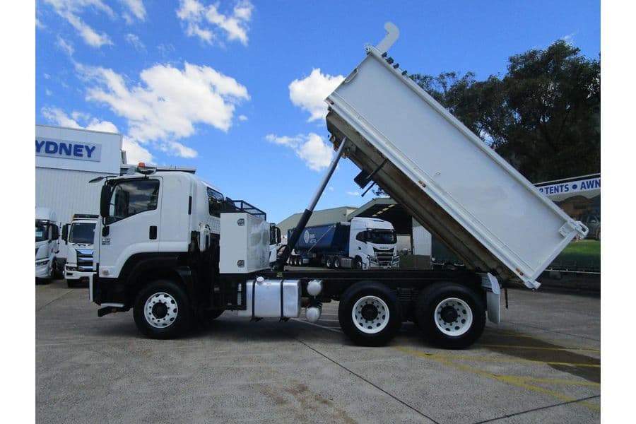 2014 Isuzu F Series FXZ 1500 Tipper (White)