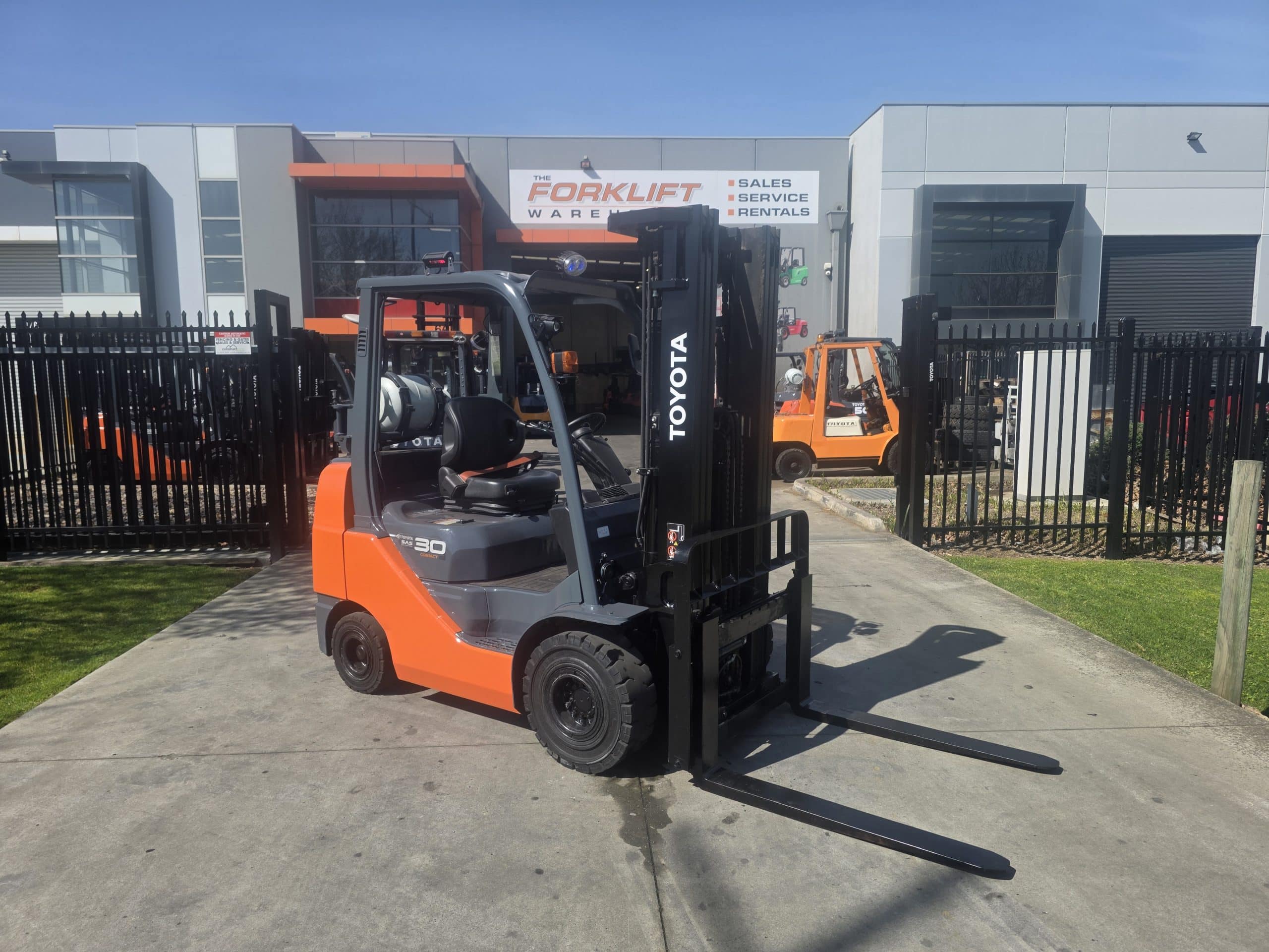 Toyota 3T Forklift Compact Container Mast (Unit#:AU515)