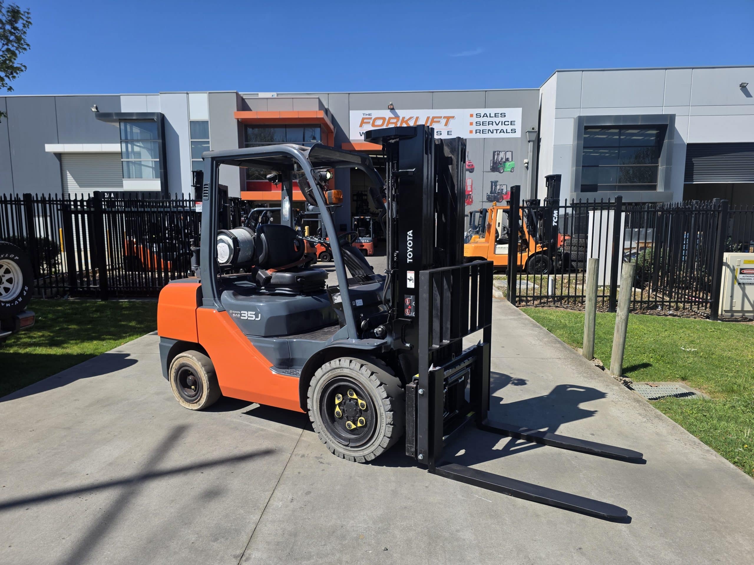 Toyota 3.5T Forklift Container Mast – 32-8FGJ35 (Unit#:AU552)