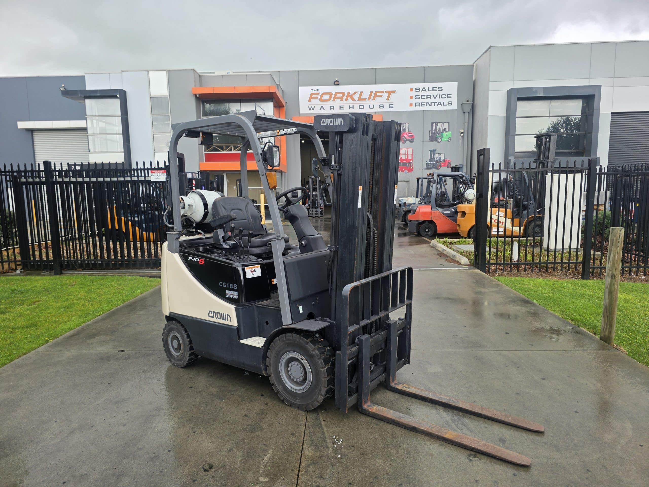 Crown Forklift 1.8T Container Mast (Unit#:AU559)