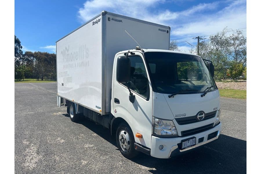 2016 Hino 300 Series 616 Box Body (White) Used Vehicle